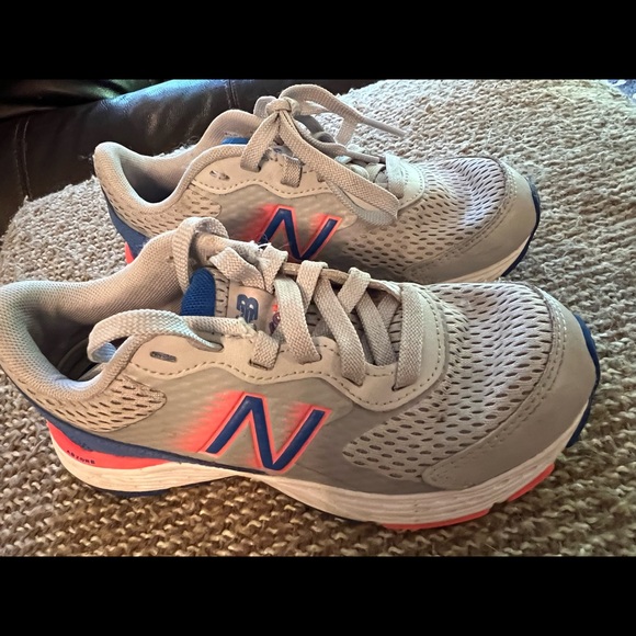 Girls shoes like new - Picture 1 of 3